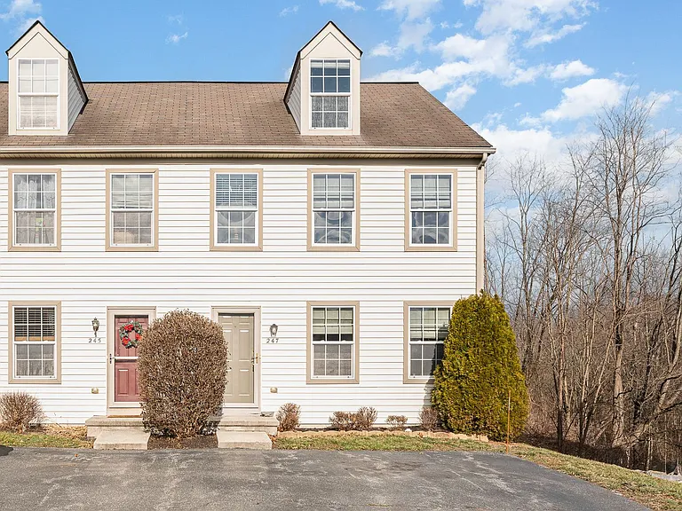 247 Buckley Dr — Photo 2