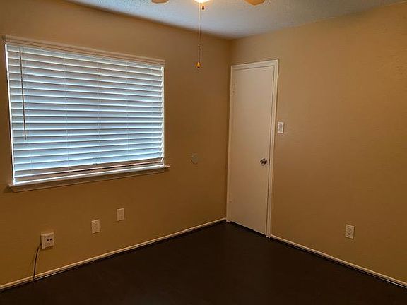 5th image of 1043 Saint John Dr