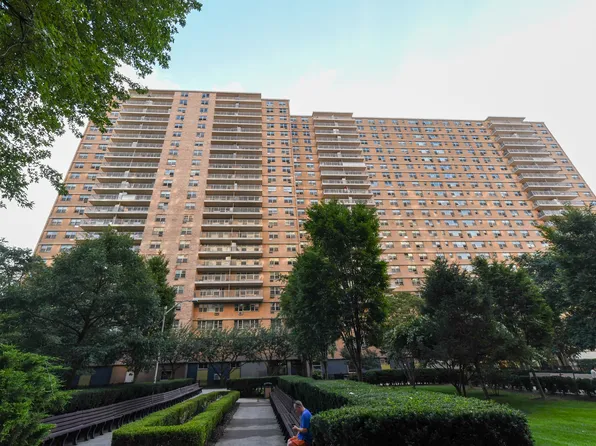 444 Neptune Avenue image 2 of 13