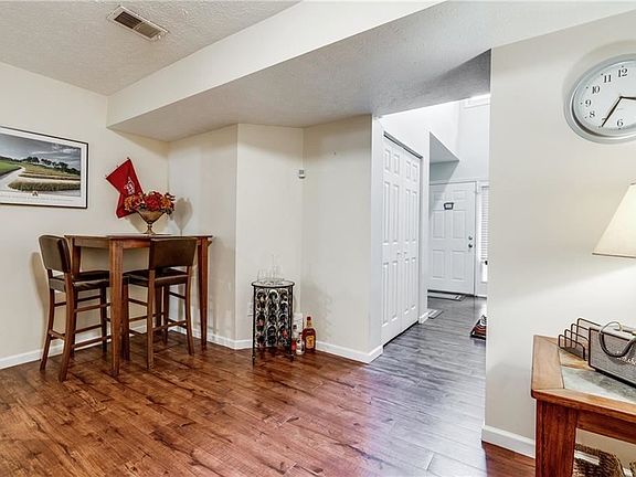 3rd image of 267 Commons Dr