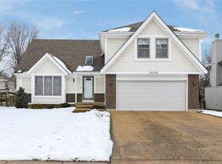 1370 E Meadow Ln, Olathe, KS 66062