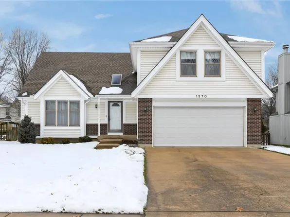 1370 E Meadow Ln, Olathe, KS 66062