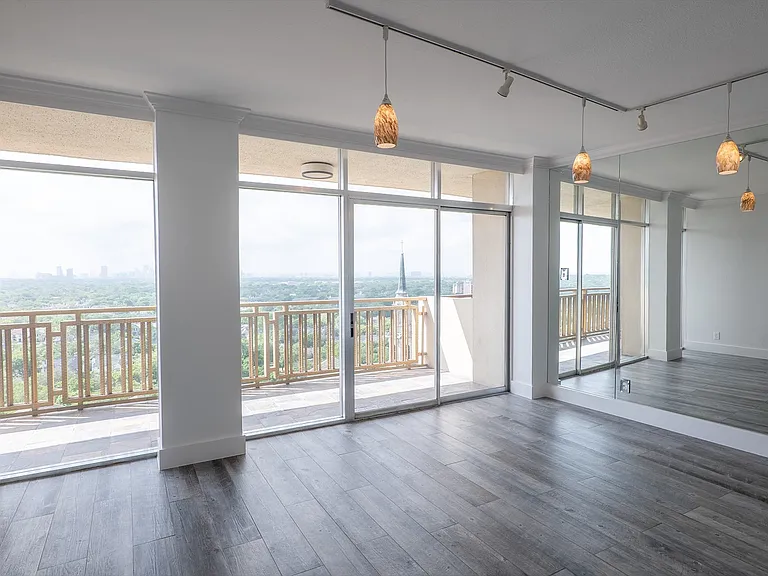 Adaptable Living/Dining Room Configuration!