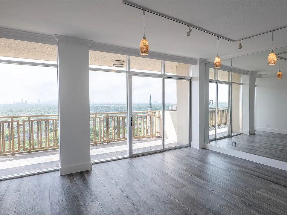Adaptable Living/Dining Room Configuration!