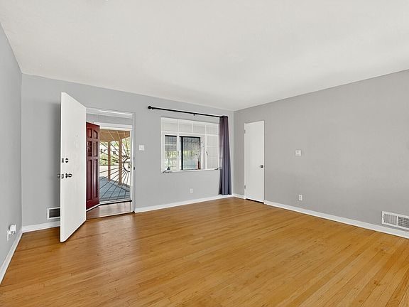 5th image of 833 California St SE