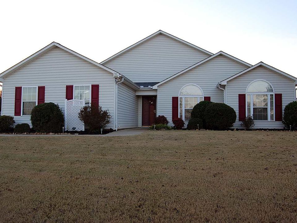 1st image of 101 Blue Heron Cir