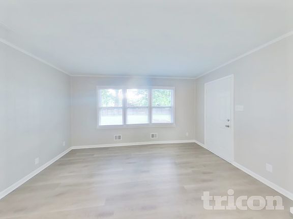 4th image of 806 Leisure Ln