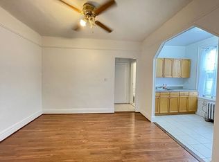 31-37 33rd St #3, Astoria, NY 11106