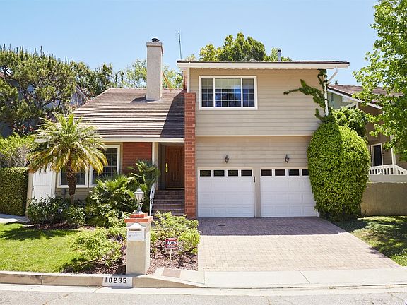 2nd image of 10235 Mossy Rock Cir