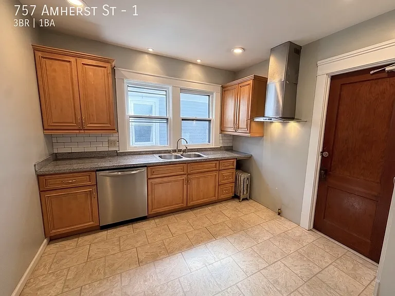 757 Amherst St #1 — Photo 2