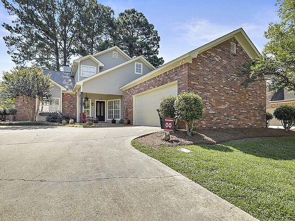2nd image of 2109 W Fairway Dr