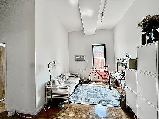 4th image of 297 W 112th St APT 5C