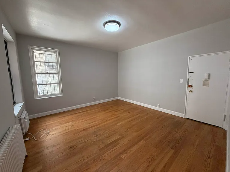 115 E 27th St #3C — Photo 2