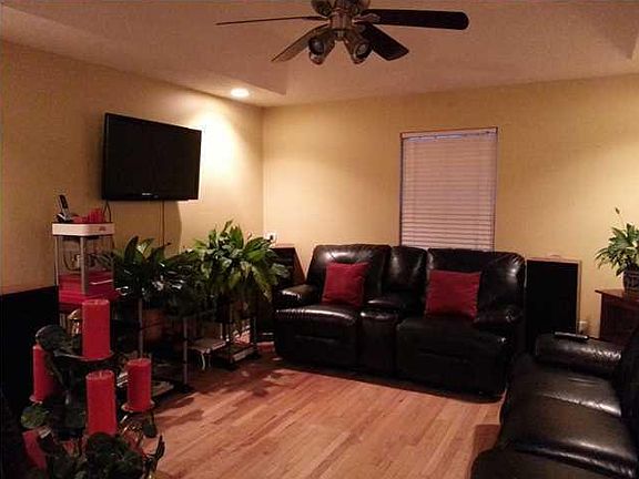 3rd image of 5120 Lois Ln