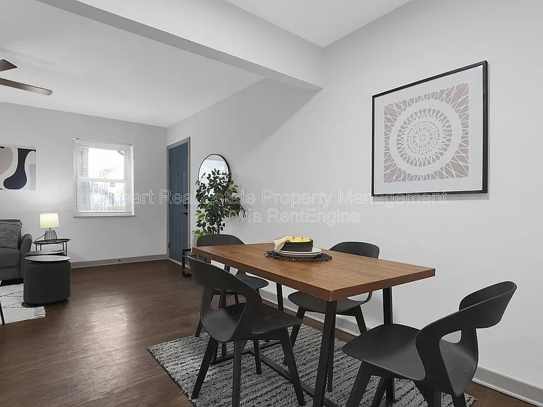 1963 W Broad St #8 — Photo 15
