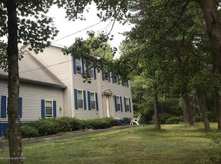 106 Rabbit Run, Long Pond, PA 18334