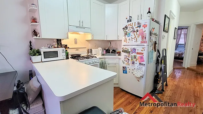 Rented by Metropolitan Realty | media 9