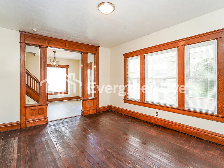 1373 Sprague St — Photo 3