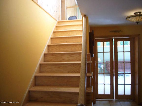 3rd image of 32 Pine Dr