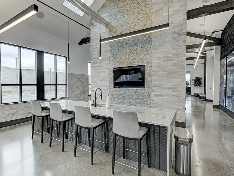 Pullman Pointe — Photo 13