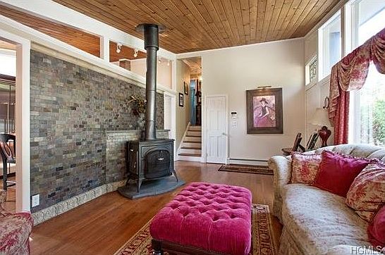 3rd image of 2823 Walker Dr