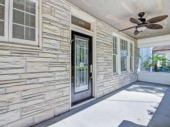 4th image of 2769 Oak St