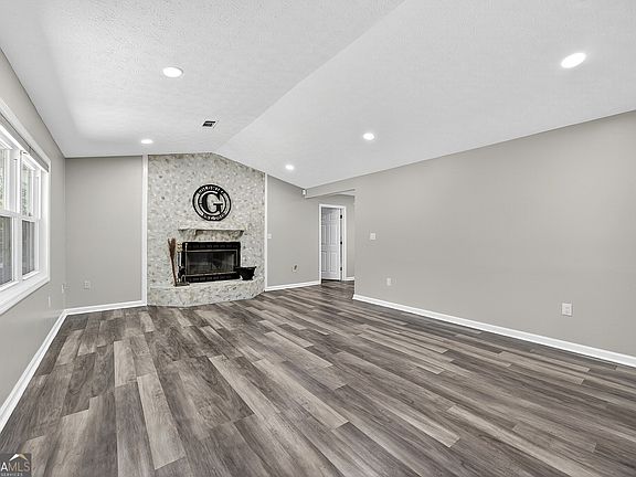 4th image of 146 Highview Rd SE