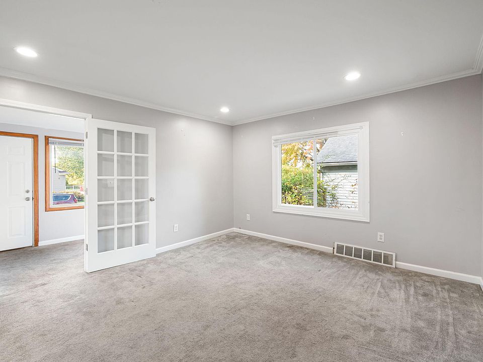 22134 Pleasant Ave, photo 3
