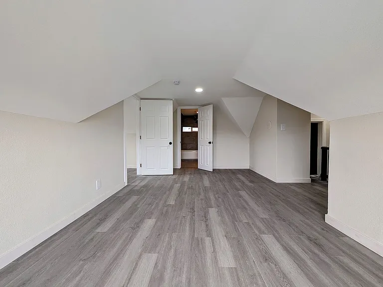 330 Roosevelt Ave — Photo 4
