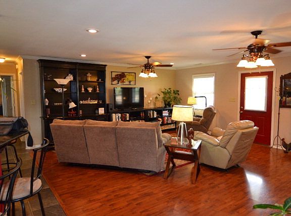 5th image of 410 Kentwood Dr