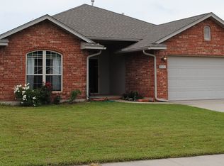 1812 Meadow Run Dr, Moore, OK 73160