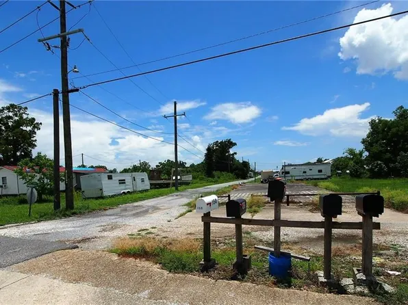 220 Perry Ln, Buras, LA 70041