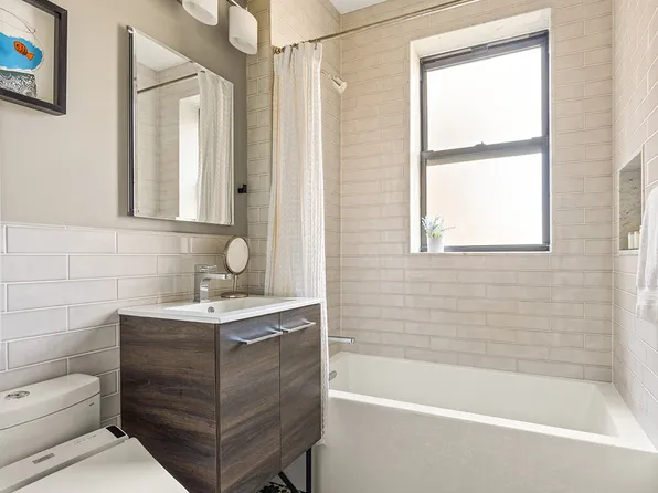 71 Ocean Parkway image 10 of 12