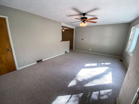 4th image of 901 S Buchanan Dr