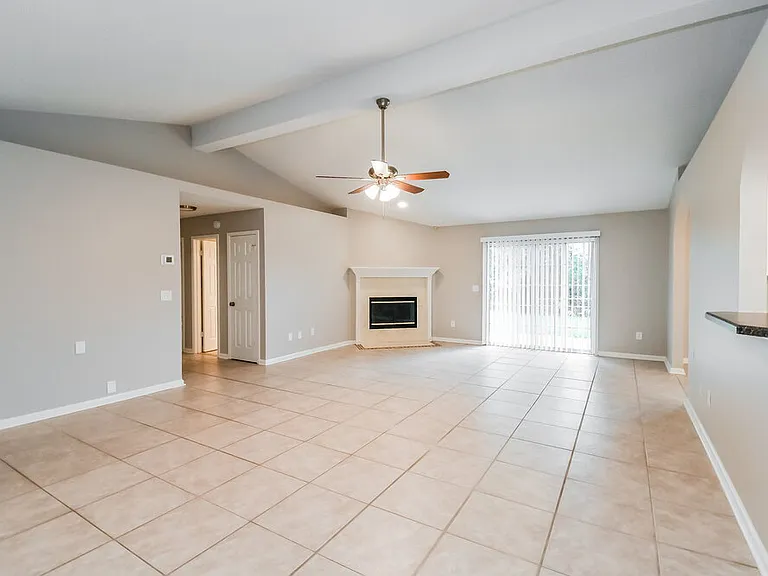 401 Baybrook Dr — Photo 3