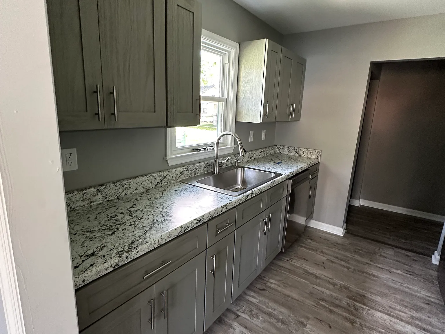 3 bed, 1000 sqft, $2,000 — Photo 3