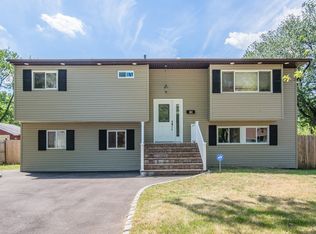 46 W Belmont St, Bay Shore, NY 11706