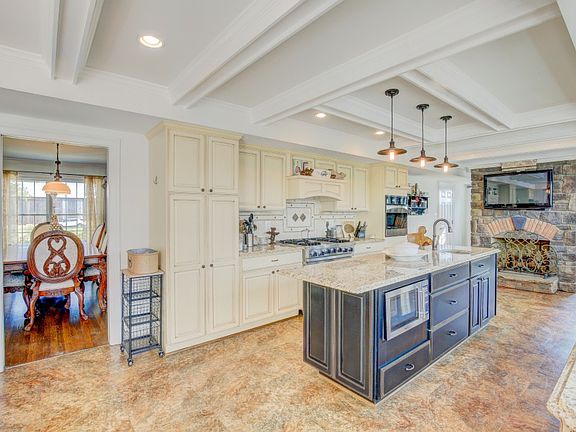 3rd image of 102 Huckleberry Ln #B