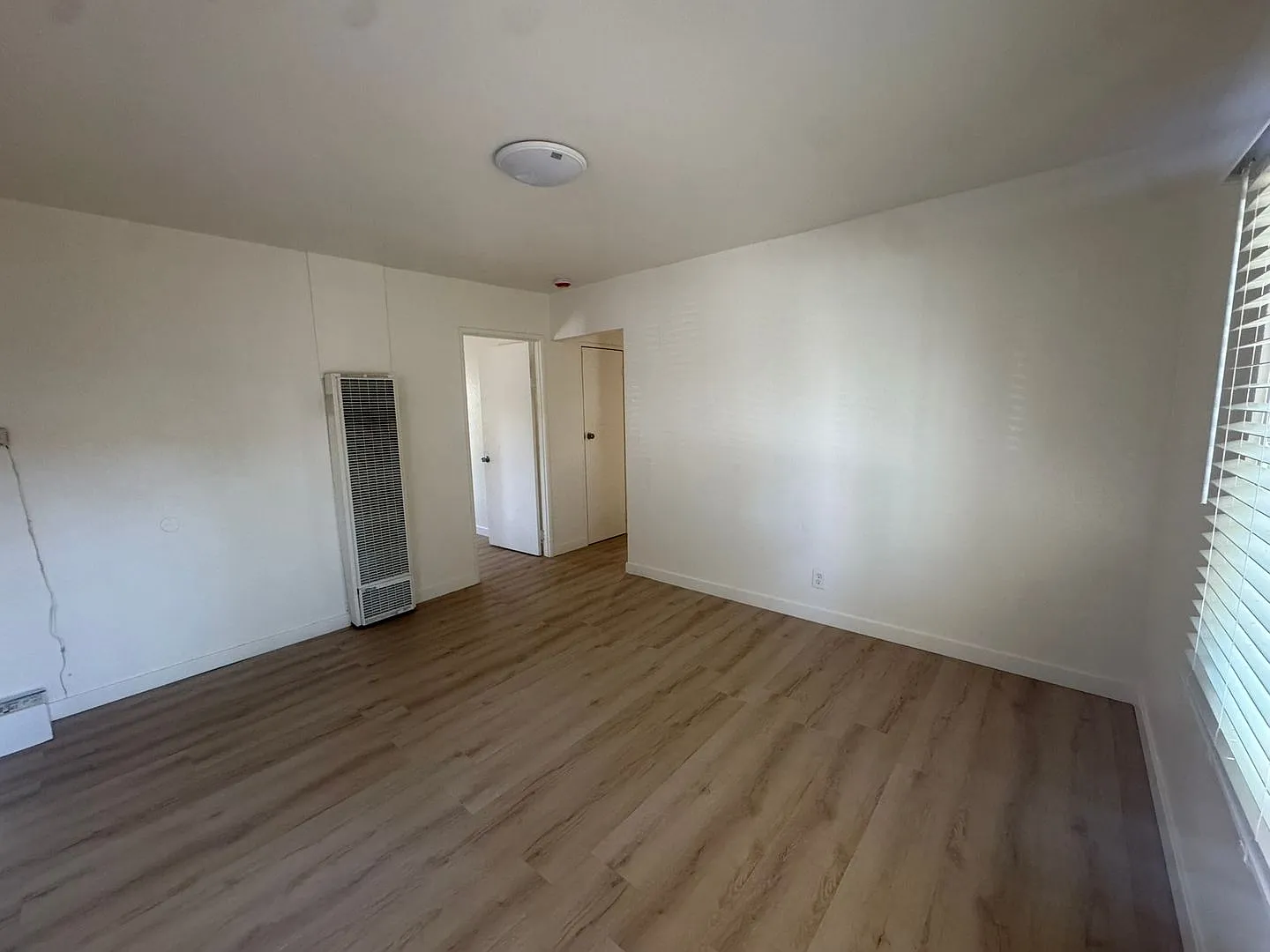 $2,195! Beautifully Remodeled 1-Bedroom Home with Bonus Room! 90804! — Photo 2