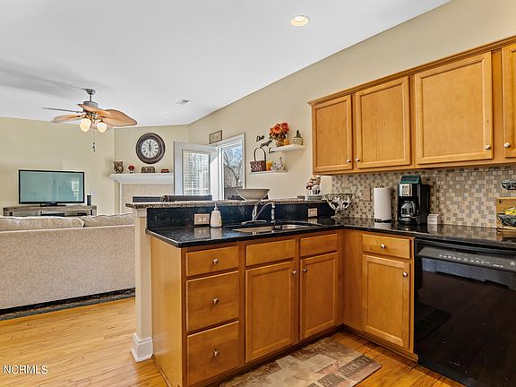 5th image of 712 Beachwalk Dr