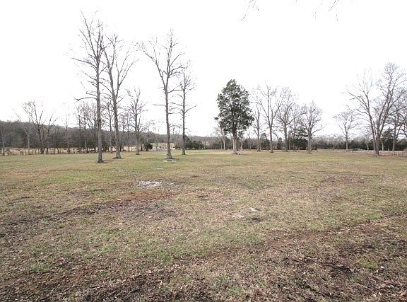 4th image of 2788 Fairfield Pike