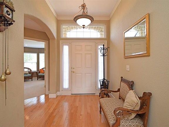 2nd image of 2554 Saint Charles Cir