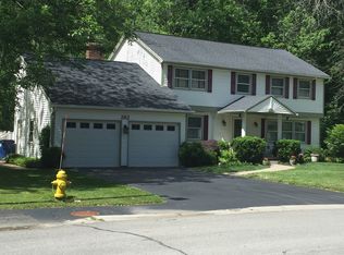 282 Little Robin Rd, Amherst, NY 14228