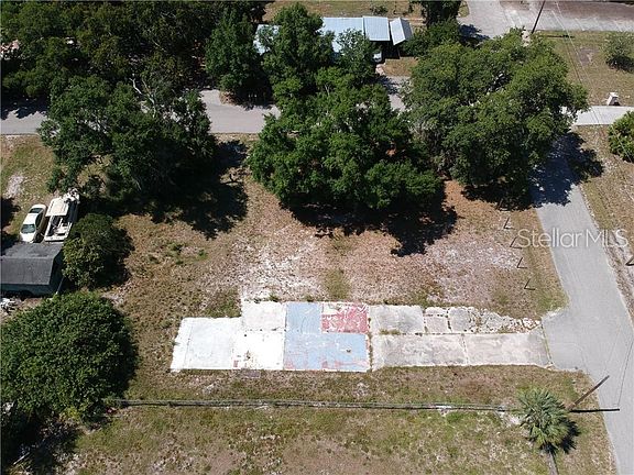 4th image of 1130 NE Polk Ave
