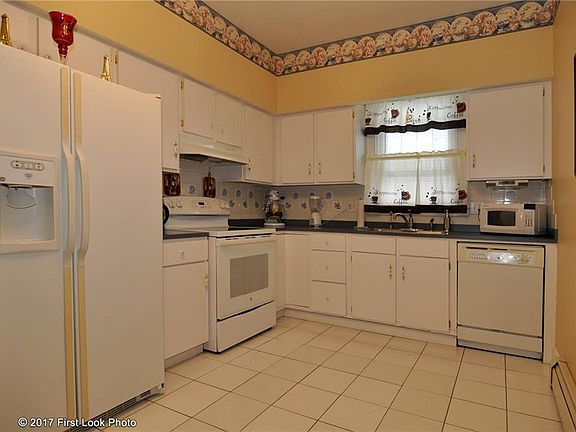 3rd image of 36 Nellie St