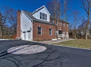 6 Green Shadow Ln, Princeton, NJ 08540