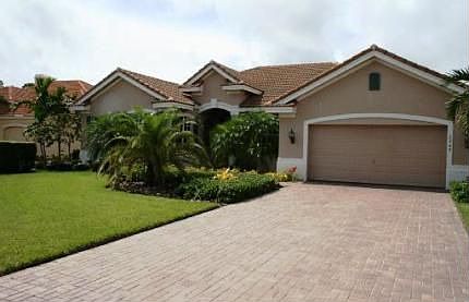 FRONT ENTRY W/PAVER DRIVE 2 CAR GARAGE EXTENSIVE LANDSCAPING 