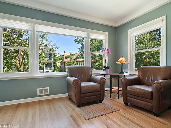 3rd image of 6818 N Oriole Ave