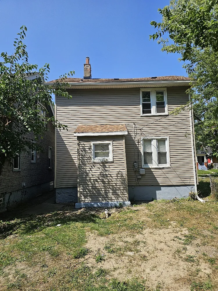 3 bed, 1200 sqft, $1,200 — Photo 2