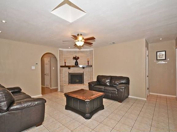 Large Family Room with Ce
